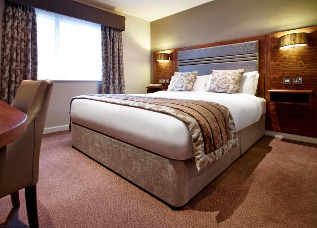 The Briar Court Hotel Huddersfield Room photo